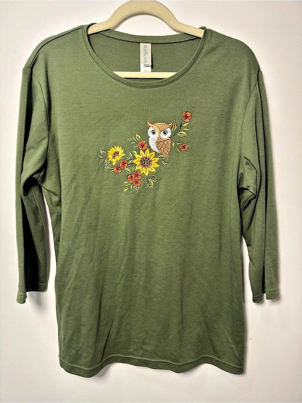 Morning Sun Owl Embroidered Long Sleeve Tee in Green, Large